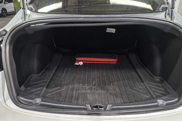 Used Tesla Model 3 2019 Long-Range All-Wheel-Drive Version Trunk