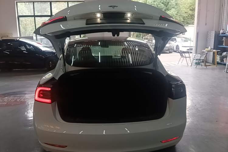 Used Tesla Model 3 2019 Long-Range Rear-Wheel-Drive Version Trunk