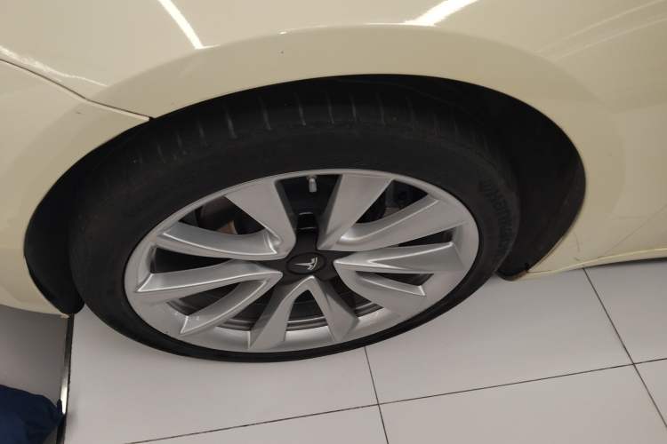 Used Tesla Model 3 2019 Standard Range Rear-Drive Upgraded Version Exterior 4