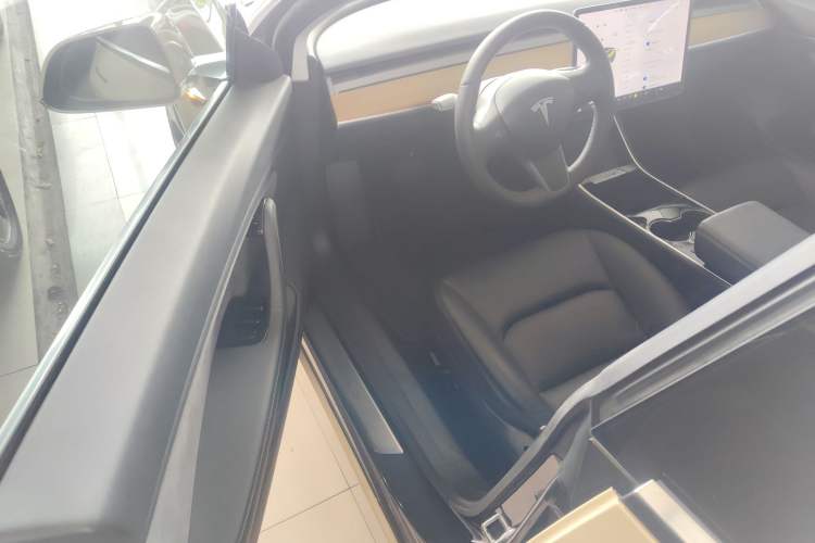 Used Tesla Model 3 2019 Standard Range Rear-Drive Upgraded Version Interior 3