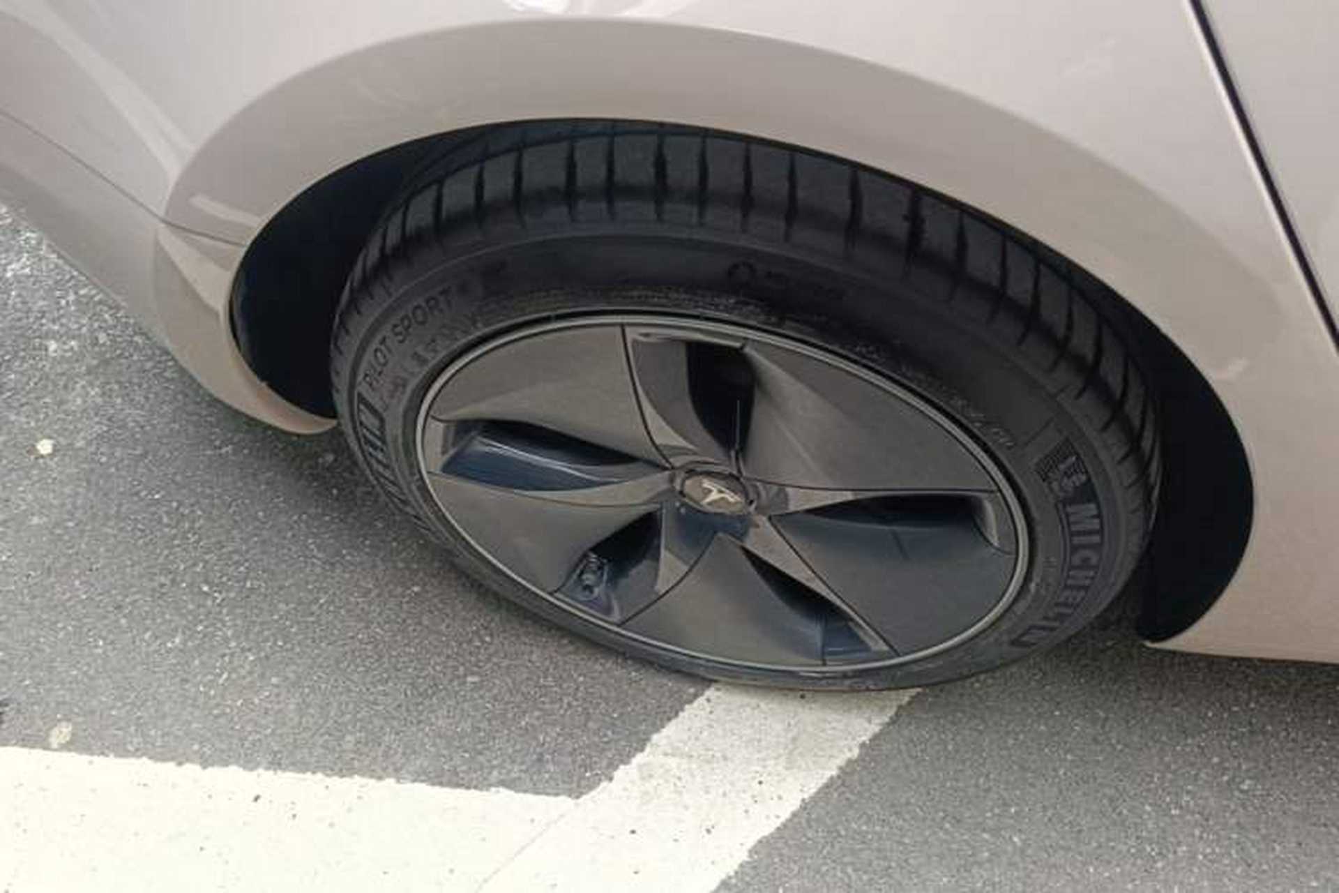 Used Tesla Model 3 2019 Standard Range Rear-Drive Upgraded Version Right Rear Wheel Hub