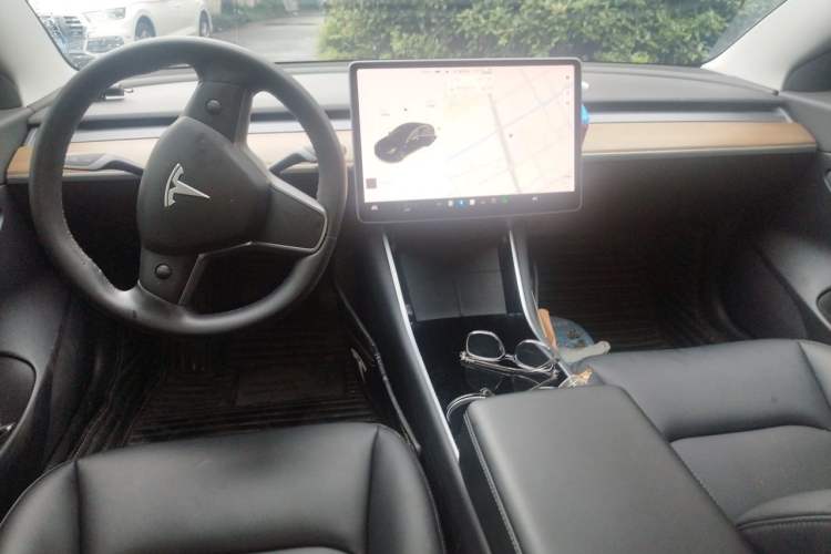 Used Tesla Model 3 2020 Revised Version Standard Range Rear-Wheel Drive – Upgraded Edition Center Console