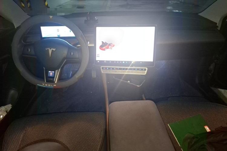 Used Tesla Model 3 2020 Revised Version Standard Range Rear-Wheel Drive – Upgraded Edition Center Console