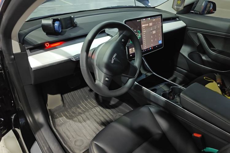 Used Tesla Model 3 2020 Revised Version Standard Range Rear-Wheel Drive – Upgraded Edition Center Console