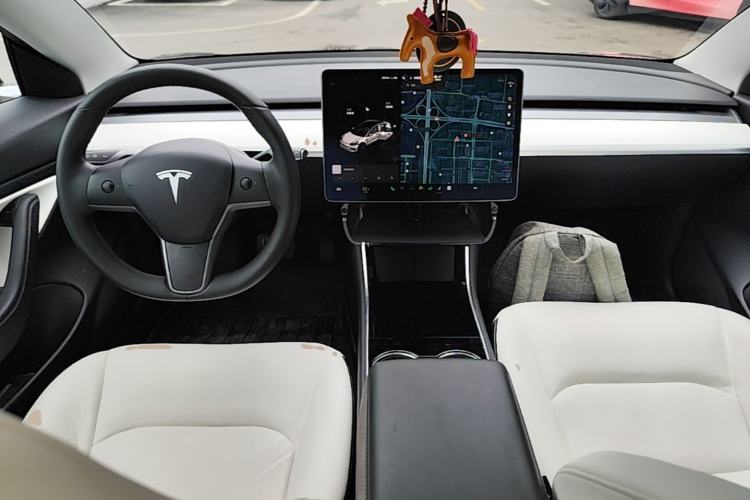 Used Tesla Model 3 2020 Revised Version Standard Range Rear-Wheel Drive – Upgraded Edition Center Console