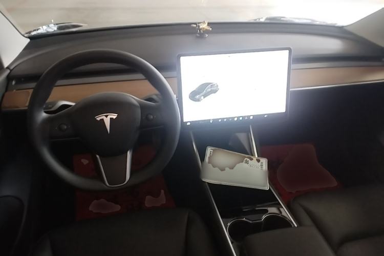 Used Tesla Model 3 2020 Revised Version Standard Range Rear-Wheel Drive – Upgraded Edition Center Console