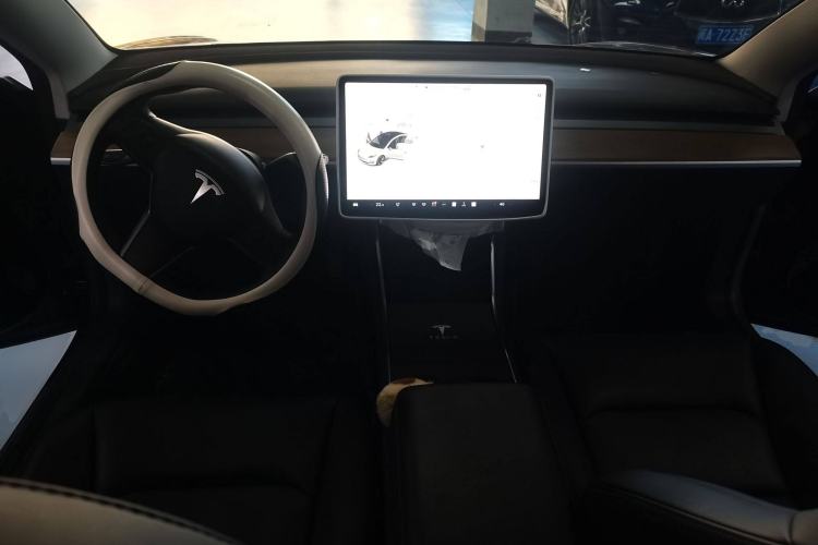 Used Tesla Model 3 2020 Revised Version Standard Range Rear-Wheel Drive – Upgraded Edition Center Console