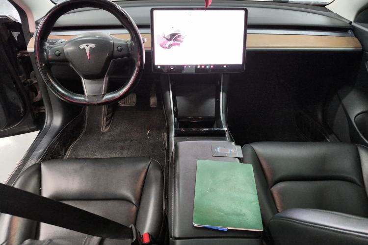 Used Tesla Model 3 2020 Revised Version Standard Range Rear-Wheel Drive – Upgraded Edition Center Console