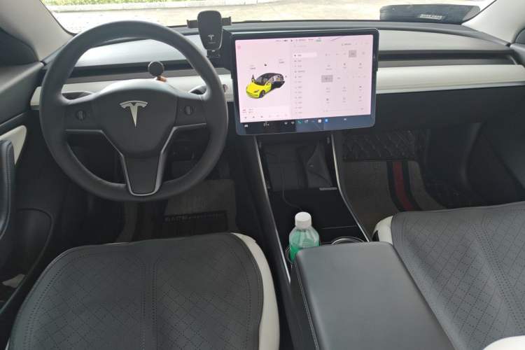 Used Tesla Model 3 2020 Revised Version Standard Range Rear-Wheel Drive – Upgraded Edition Center Console