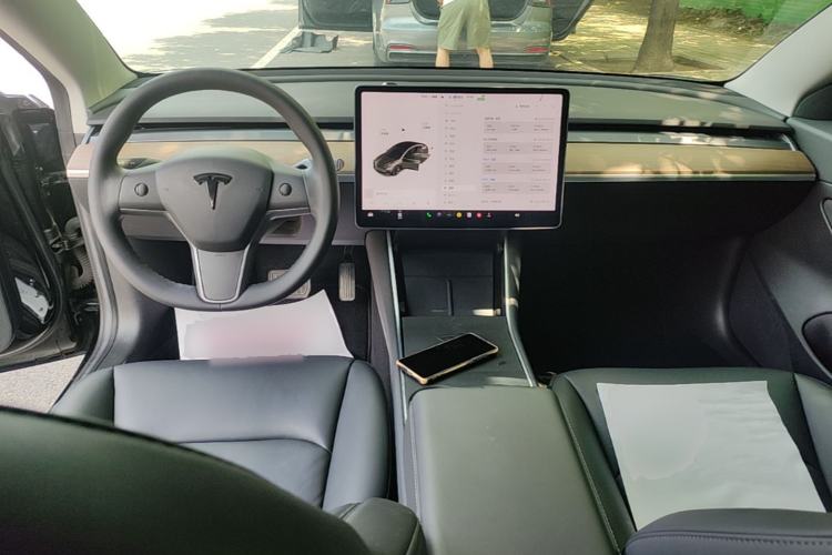 Used Tesla Model 3 2020 Revised Version Standard Range Rear-Wheel Drive – Upgraded Edition Center Console
