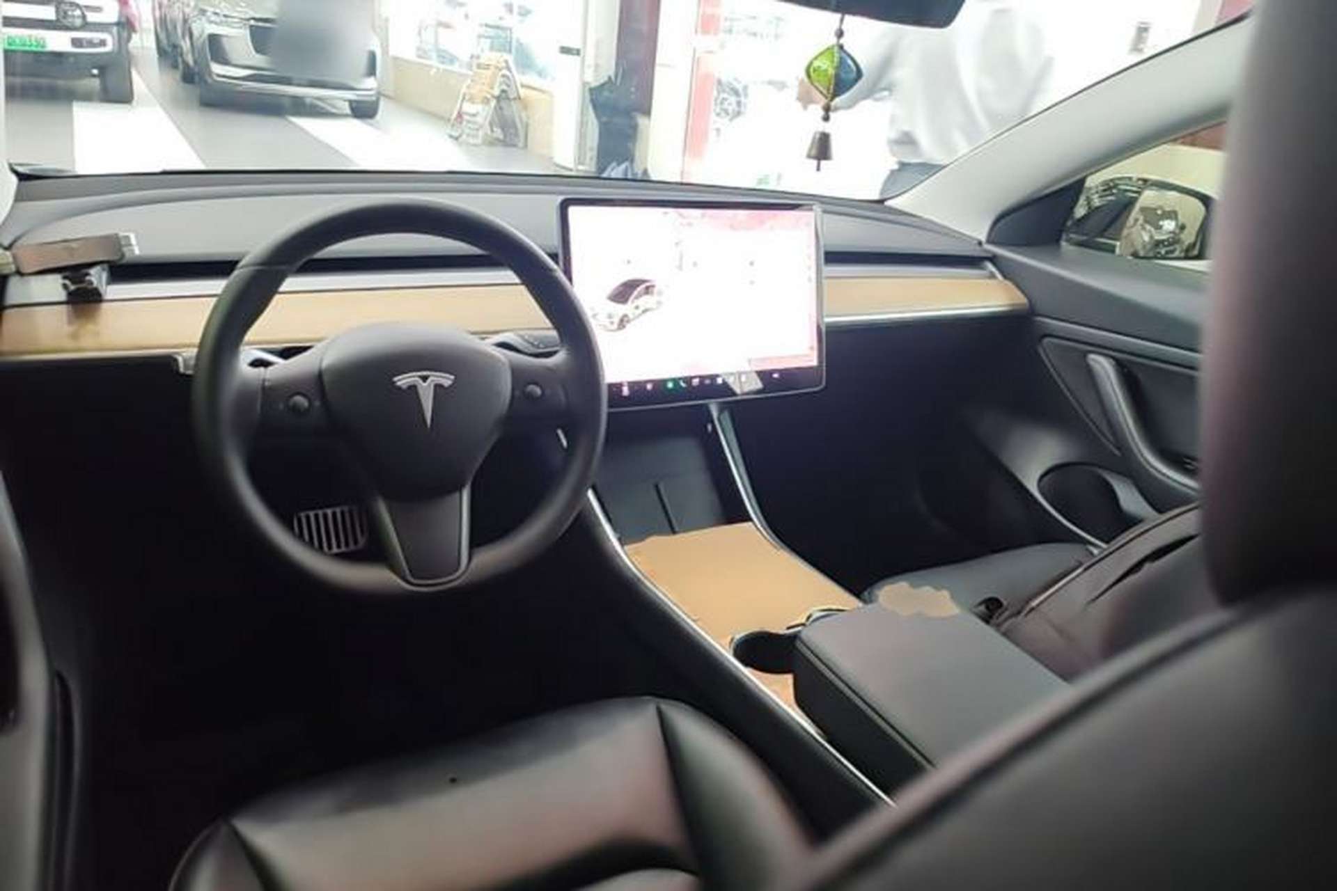 Used Tesla Model 3 2020 Revised Version Standard Range Rear-Wheel Drive – Upgraded Edition Center Console