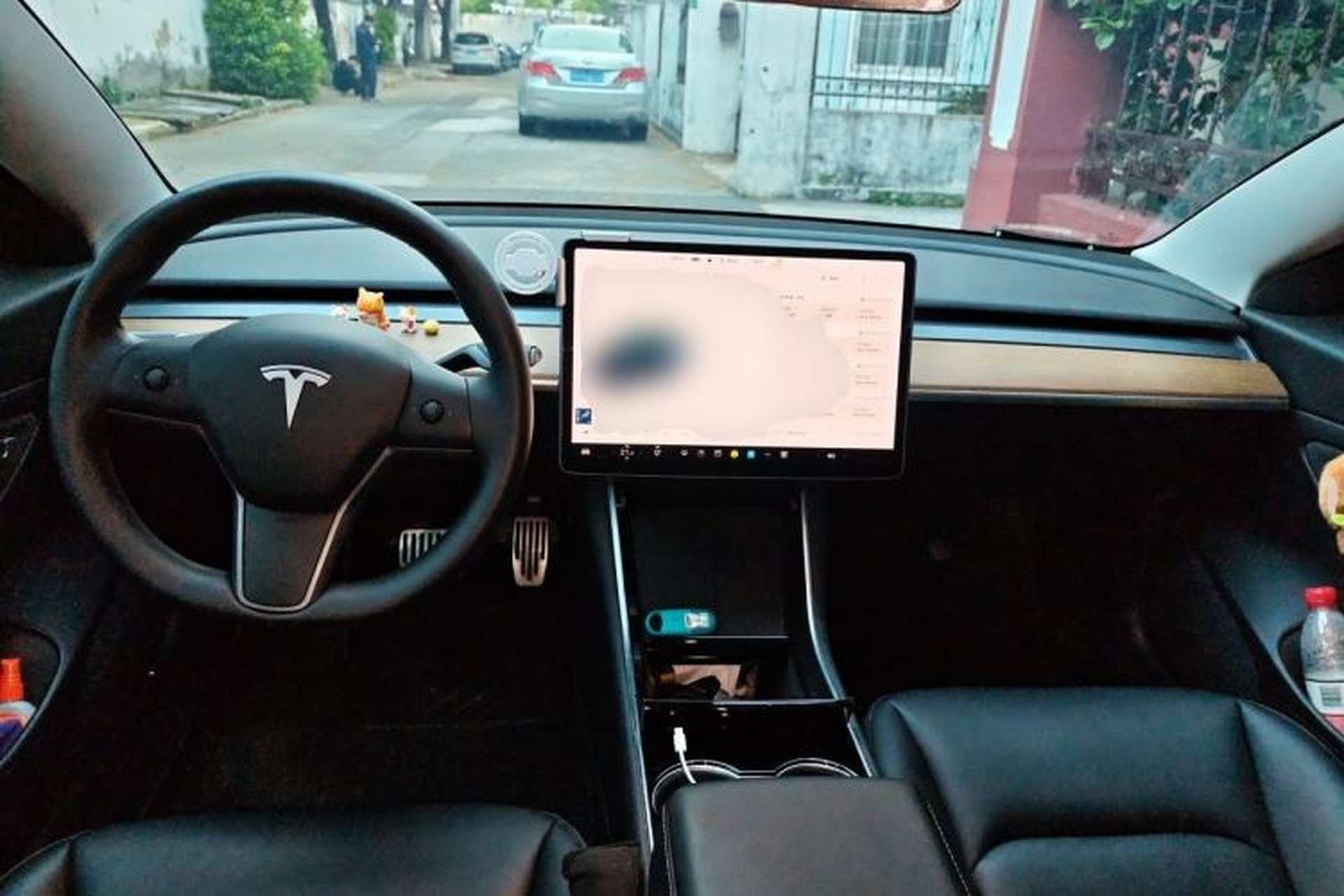 Used Tesla Model 3 2020 Revised Version Standard Range Rear-Wheel Drive – Upgraded Edition Center Console
