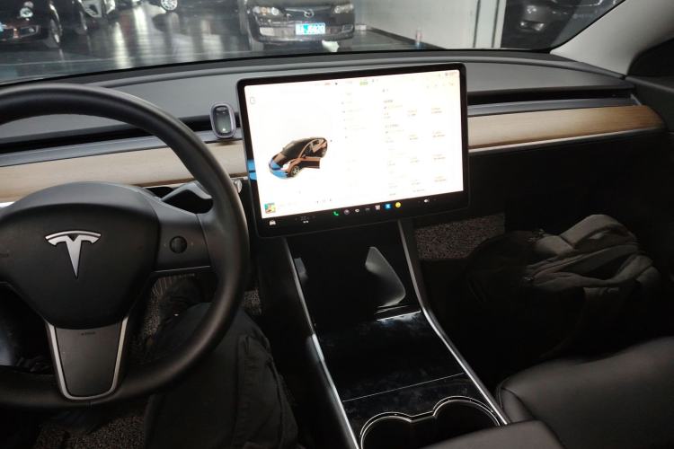 Used Tesla Model 3 2020 Revised Version Standard Range Rear-Wheel Drive – Upgraded Edition Center Console