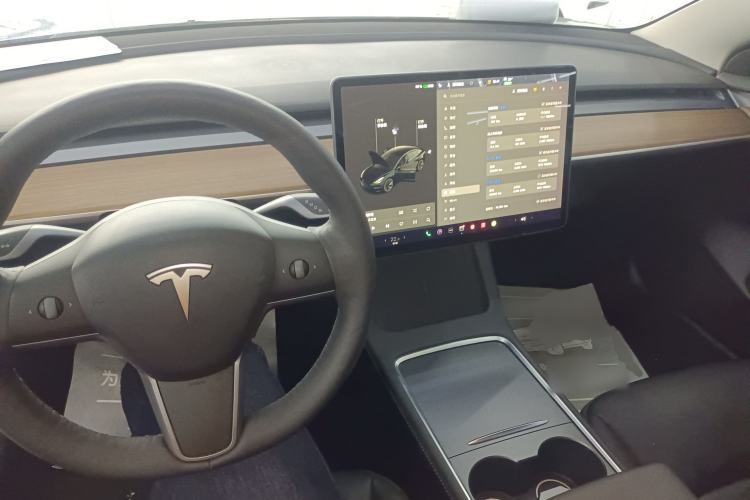 Used Tesla Model 3 2020 Revised Version Standard Range Rear-Wheel Drive – Upgraded Edition Center Console