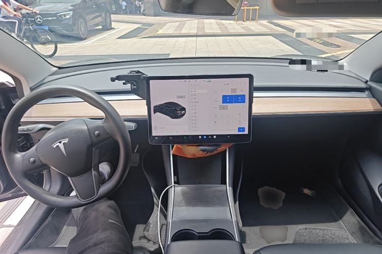 Used Tesla Model 3 2020 Revised Version Standard Range Rear-Wheel Drive – Upgraded Edition Center Console