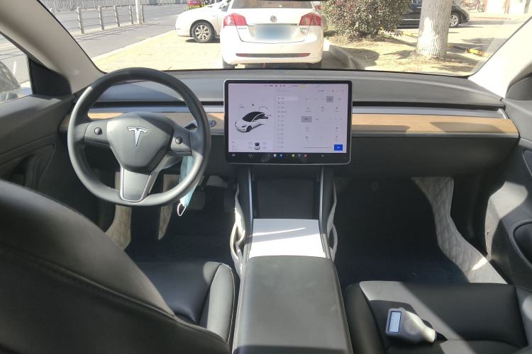 Used Tesla Model 3 2020 Revised Version Standard Range Rear-Wheel Drive – Upgraded Edition Center Console