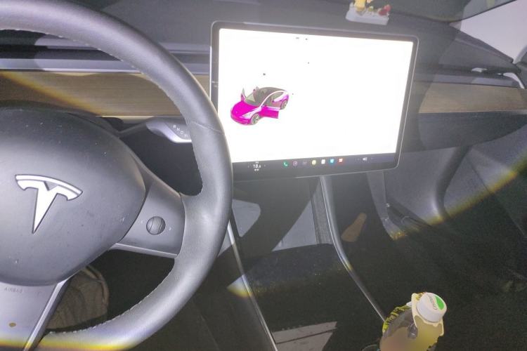 Used Tesla Model 3 2020 Revised Version Standard Range Rear-Wheel Drive – Upgraded Edition Center Console