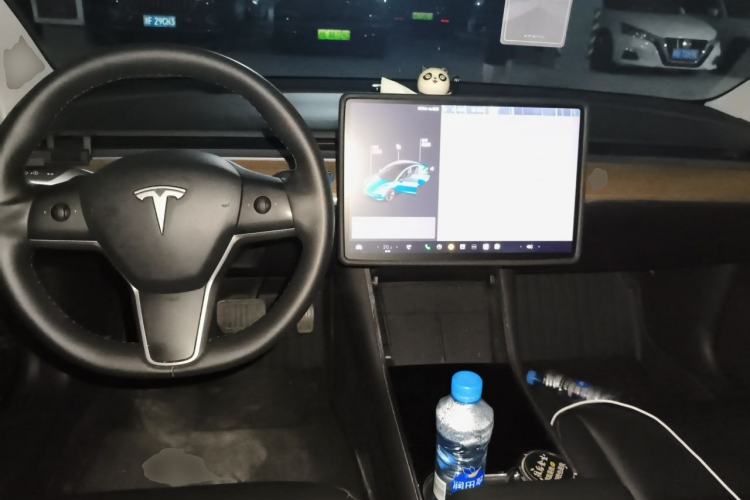 Used Tesla Model 3 2020 Revised Version Standard Range Rear-Wheel Drive – Upgraded Edition Center Console