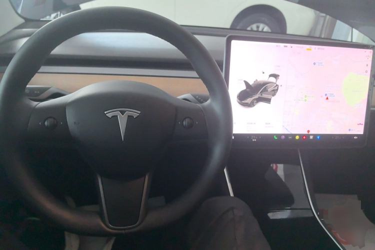 Used Tesla Model 3 2020 Revised Version Standard Range Rear-Wheel Drive – Upgraded Edition Center Console