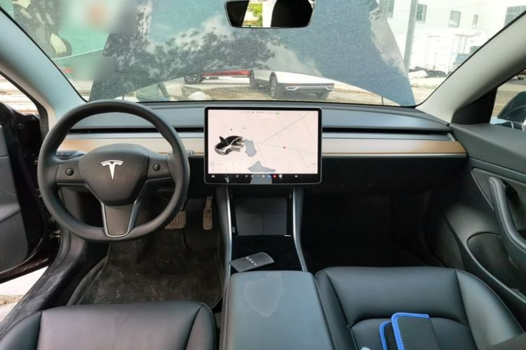 Used Tesla Model 3 2020 Revised Version Standard Range Rear-Wheel Drive – Upgraded Edition Center Console