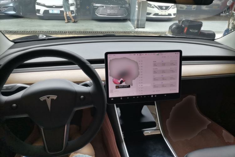 Used Tesla Model 3 2020 Revised Version Standard Range Rear-Wheel Drive – Upgraded Edition Center Console