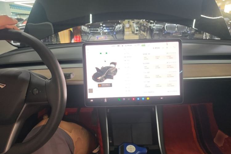 Used Tesla Model 3 2020 Revised Version Standard Range Rear-Wheel Drive – Upgraded Edition Center Console