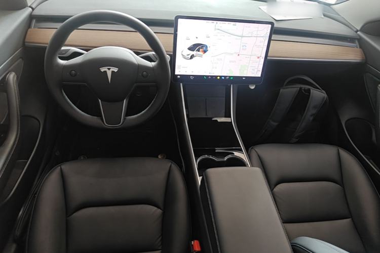 Used Tesla Model 3 2020 Revised Version Standard Range Rear-Wheel Drive – Upgraded Edition Center Console