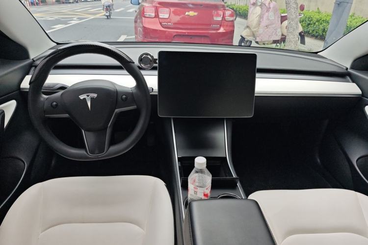 Used Tesla Model 3 2020 Revised Version Standard Range Rear-Wheel Drive – Upgraded Edition Center Console