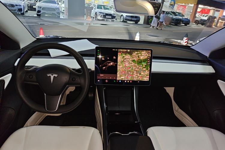Used Tesla Model 3 2020 Revised Version Standard Range Rear-Wheel Drive – Upgraded Edition Center Console