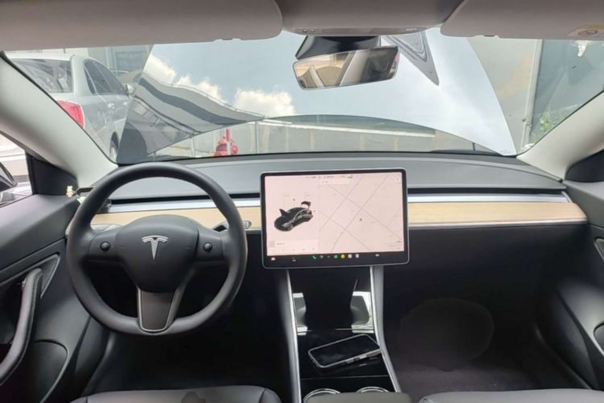 Used Tesla Model 3 2020 Revised Version Standard Range Rear-Wheel Drive – Upgraded Edition Center Console