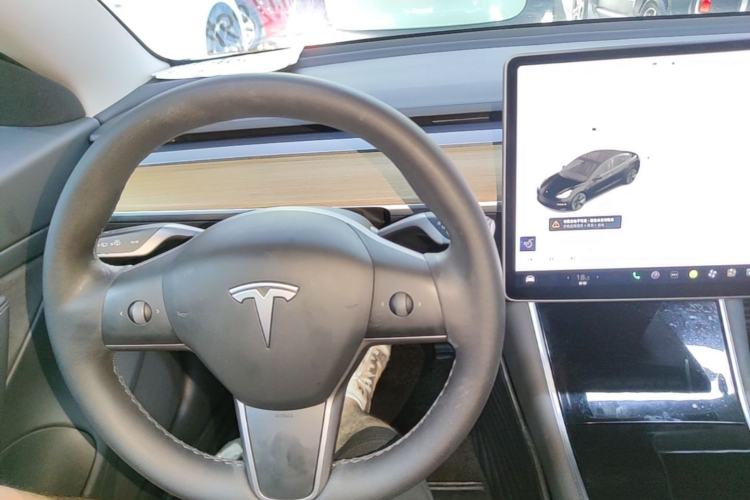 Used Tesla Model 3 2020 Revised Version Standard Range Rear-Wheel Drive – Upgraded Edition Center Console