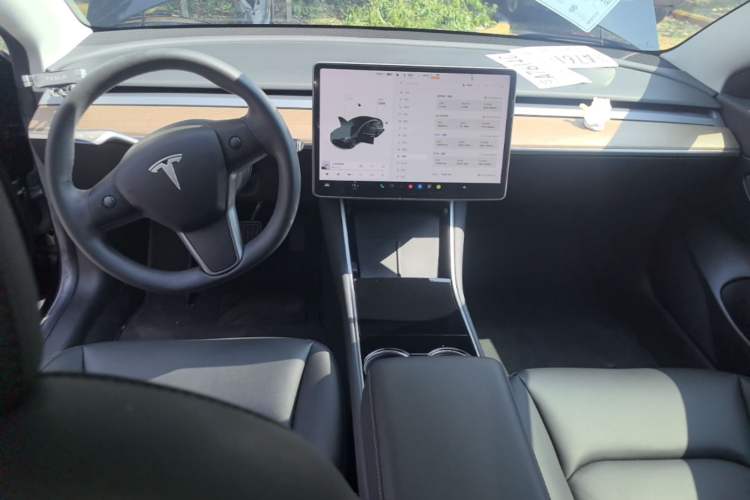Used Tesla Model 3 2020 Revised Version Standard Range Rear-Wheel Drive – Upgraded Edition Center Console