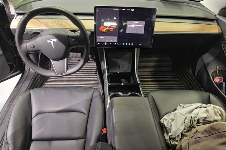 Used Tesla Model 3 2020 Revised Version Standard Range Rear-Wheel Drive – Upgraded Edition Center Console