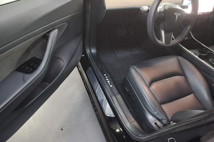 Used Tesla Model 3 2020 Revised Version Standard Range Rear-Wheel Drive – Upgraded Edition Driver Seat