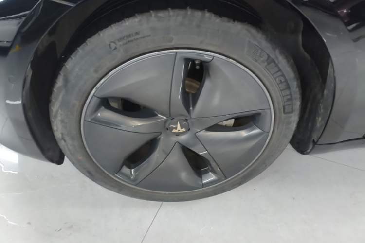 Used Tesla Model 3 2020 Refreshed Version Long-Range Rear-Wheel Drive Exterior 4