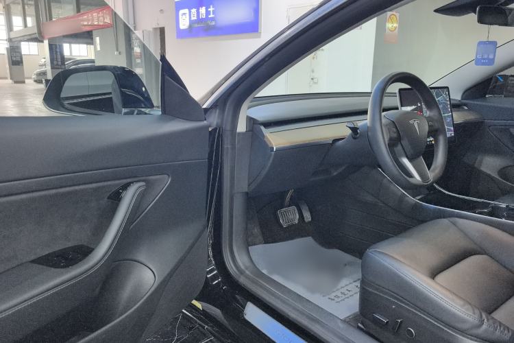 Used Tesla Model 3 2020 Revised Version Standard Range Rear-Wheel Drive – Upgraded Edition Interior 1