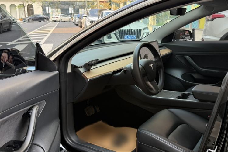 Used Tesla Model 3 2020 Revised Version Standard Range Rear-Wheel Drive – Upgraded Edition Interior 3