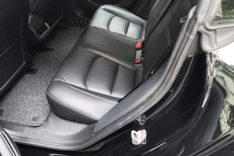 Used Tesla Model 3 2020 Standard Range Rear-Wheel Drive Upgraded Version Interior 4