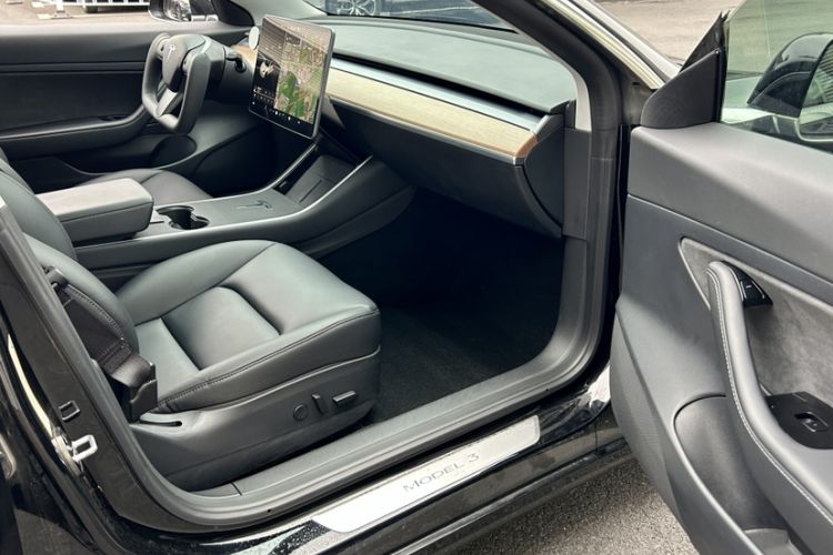 Used Tesla Model 3 2020 Refreshed Version Long-Range Rear-Wheel Drive Interior 7