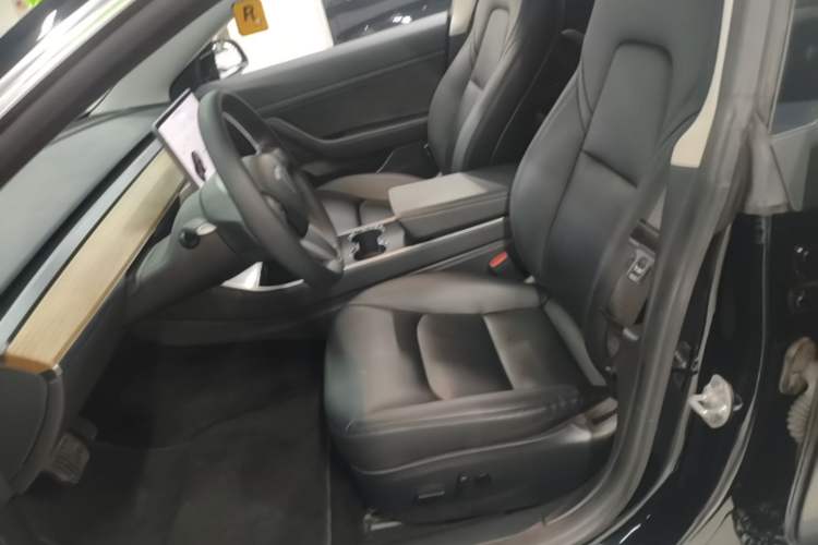 Used Tesla Model 3 2020 Long-Range Rear-Wheel-Drive Version Left Front Seat