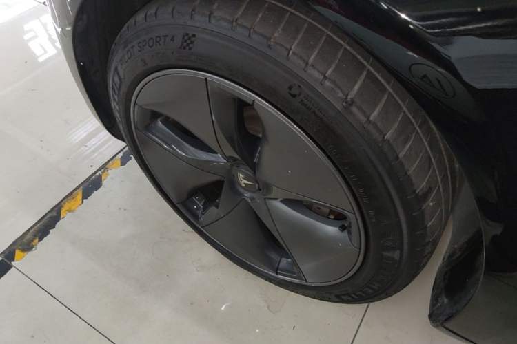 Used Tesla Model 3 2020 Revised Version Standard Range Rear-Wheel Drive – Upgraded Edition Left Front Wheel Hub