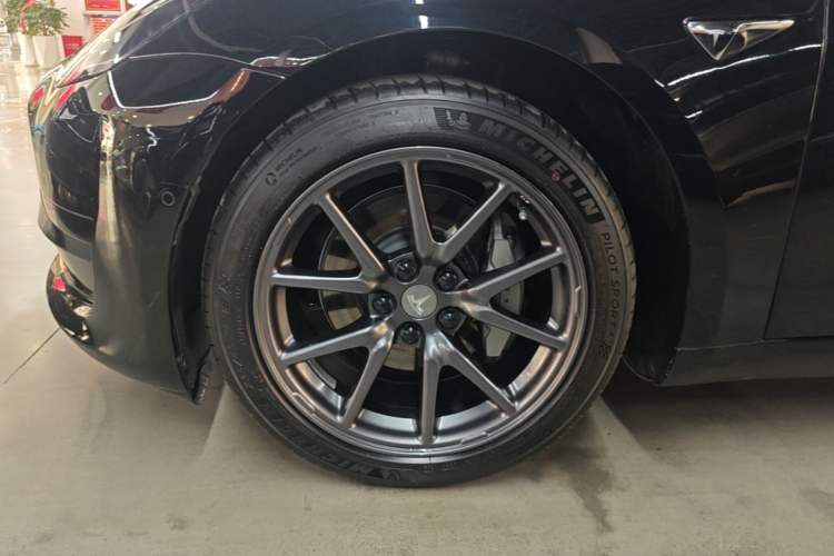 Used Tesla Model 3 2020 Revised Version Standard Range Rear-Wheel Drive – Upgraded Edition Left Front Wheel Hub