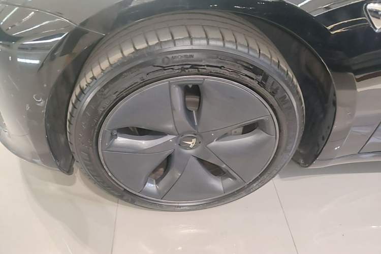 Used Tesla Model 3 2020 Standard Range Rear-Wheel Drive Upgraded Version Left Front Wheel Hub