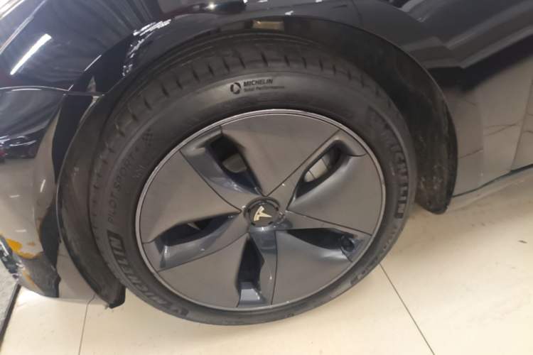 Used Tesla Model 3 2020 Revised Version Standard Range Rear-Wheel Drive – Upgraded Edition Left Front Wheel Hub