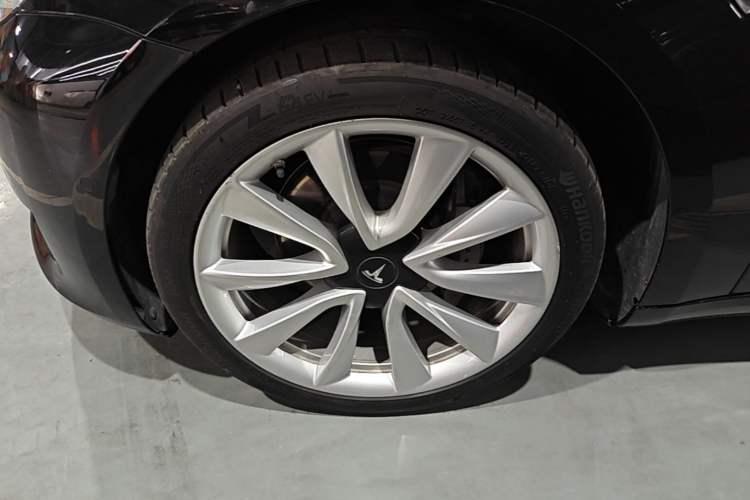 Used Tesla Model 3 2020 Revised Version Standard Range Rear-Wheel Drive – Upgraded Edition Left Front Wheel Hub