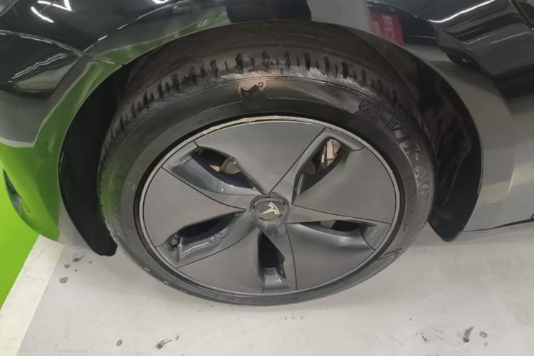 Used Tesla Model 3 2020 Long-Range Rear-Wheel-Drive Version Left Front Wheel Hub
