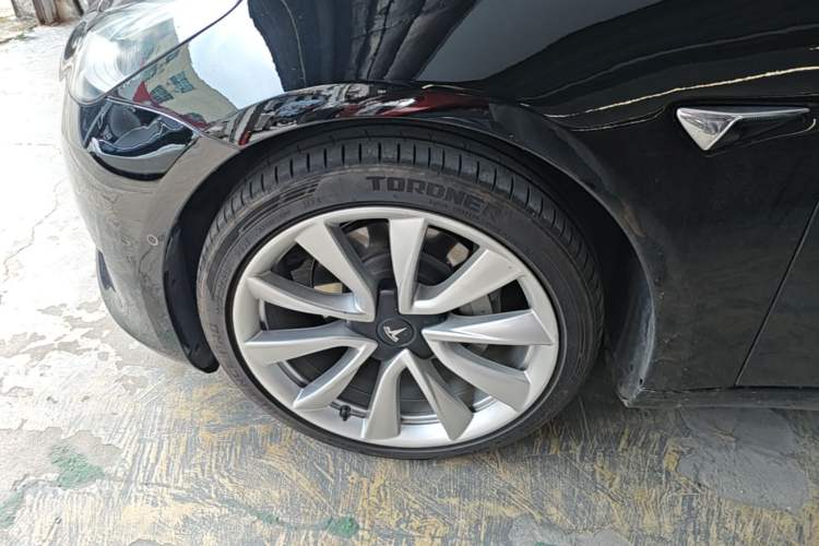 Used Tesla Model 3 2020 Revised Version Standard Range Rear-Wheel Drive – Upgraded Edition Left Front Wheel Hub