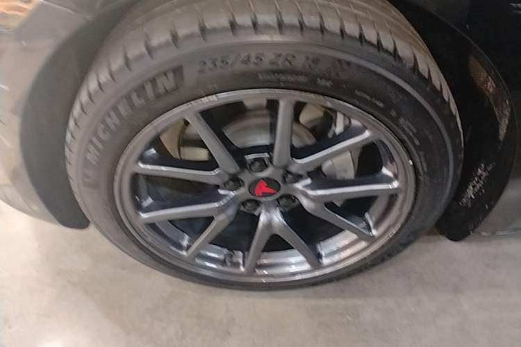 Used Tesla Model 3 2020 Revised Version Standard Range Rear-Wheel Drive – Upgraded Edition Left Front Wheel Hub