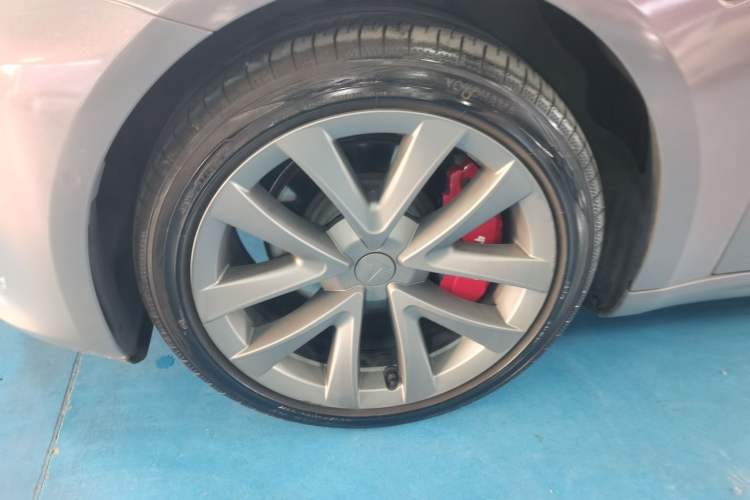 Used Tesla Model 3 2020 Revised Version Standard Range Rear-Wheel Drive – Upgraded Edition Left Front Wheel Hub