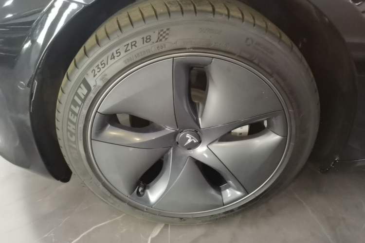Used Tesla Model 3 2020 Revised Version Standard Range Rear-Wheel Drive – Upgraded Edition Left Front Wheel Hub